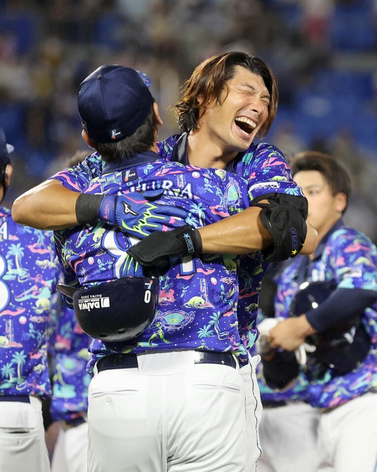 DeNAで気持ちを前に出すプレーぶりも目立つ大田。野球の苦しさも知る32歳の若いチームを見る目は、あたたかいものだった　©Sankei Shimbun