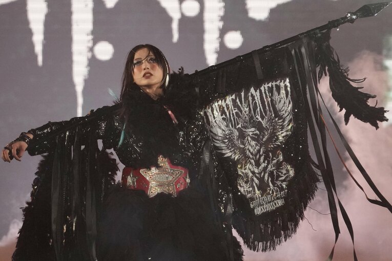 赤いベルトの王者・上谷沙弥　©Masashi Hara