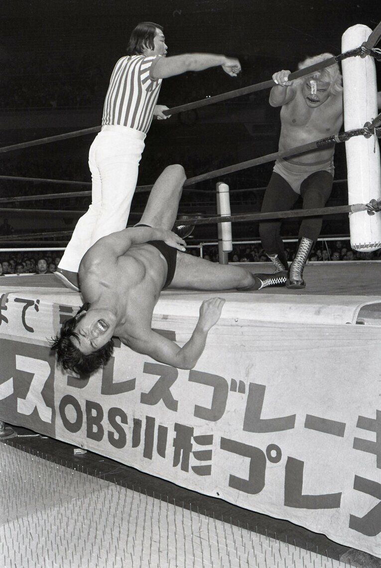 1978年2月8日、猪木vs上田のネイルデスマッチ　©東京スポーツ／AFLO