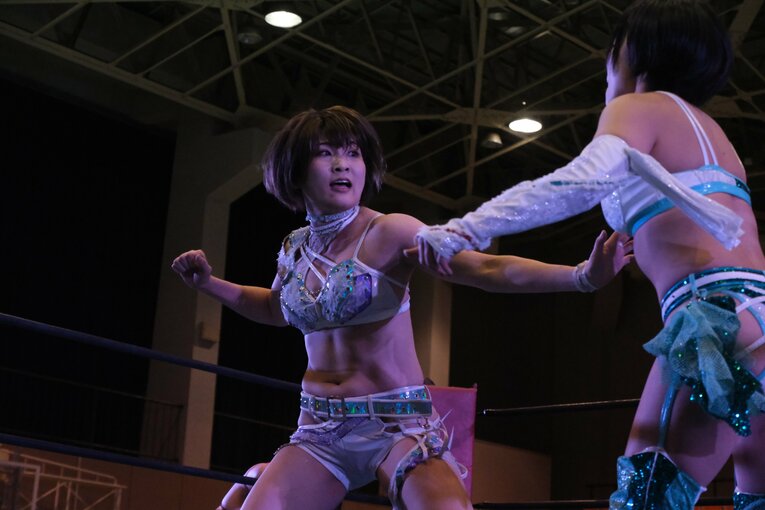 「可憐ですねぇ」人気女子レスラー・安納サオリに観客もウットリ…初の凱旋大会に滋賀が沸いた日「“絶対不屈彼女”は泣かないんです」(16)