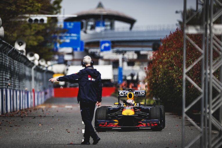 お台場の公道にF1マシンというシュールな光景　©Kiichi Matsumoto