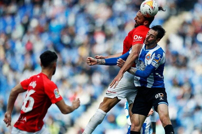 久保建英の祈りと必死さも実らず「先発落ち→6連敗で降格圏」に倒れ込み… 監督解任マジョルカの序列は変わるのか〈撮影者の視点〉(30)