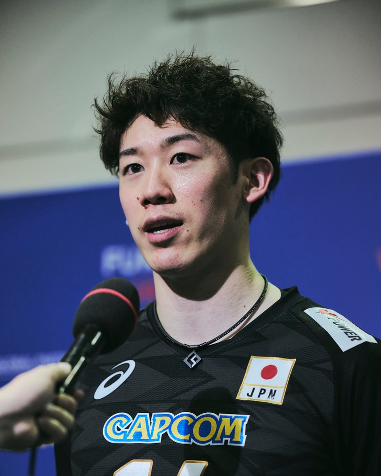 試合後のミックスゾーンで記者の質問に答える石川祐希　©︎Yuki Suenaga