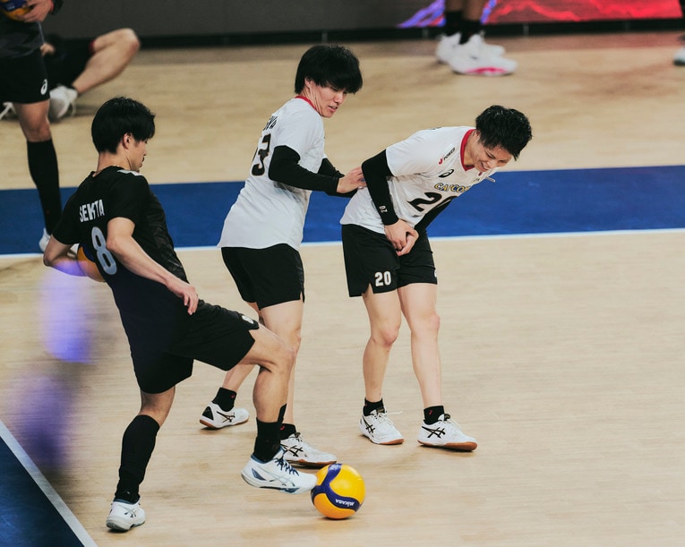 関田誠大、小川智大、山本智大（VNLスロベニア戦）©︎Yuki Suenaga