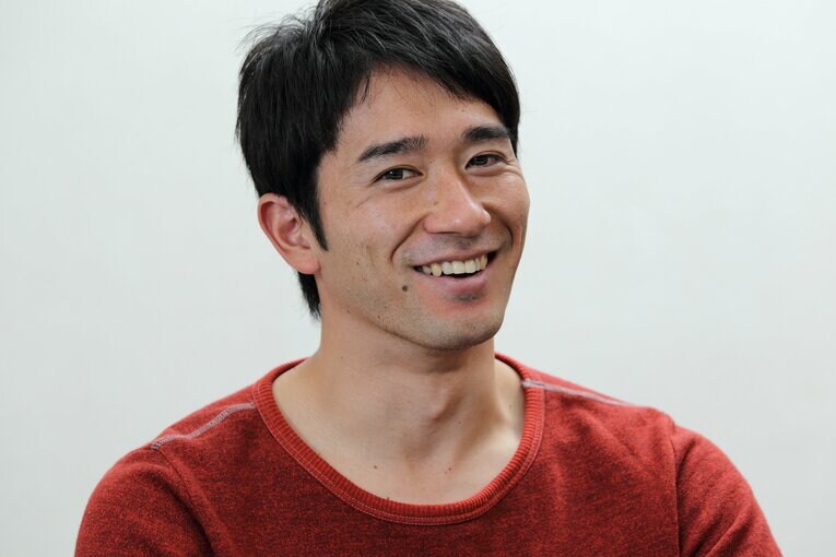 インタビュー中の玉田（2012年撮影）　©Shigeki Yamamoto