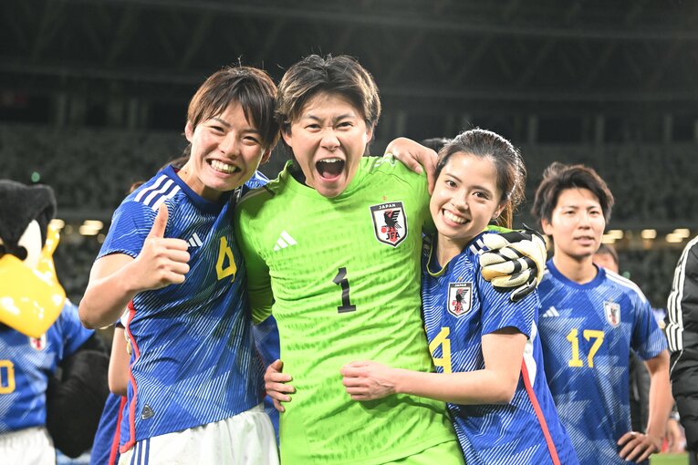 チームを救うファインプレーを見せたGK山下や経験豊富な熊谷（左）、司令塔の長谷川らを中心に北朝鮮に競り勝った　©︎JFA/AFLO