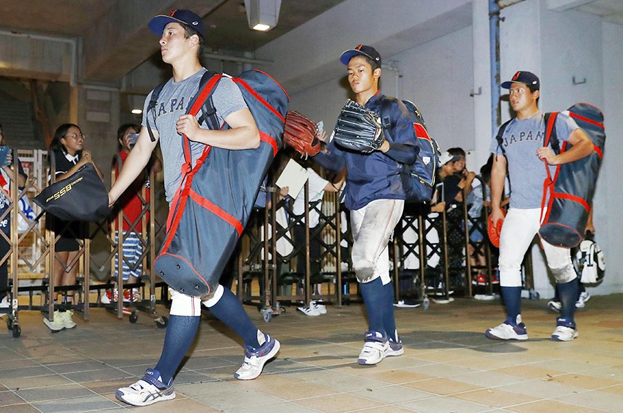 甲子園からU18への移行の難しさ。不出場組を呼ぶ手もあったのでは?<Number Web> photograph by Kyodo News