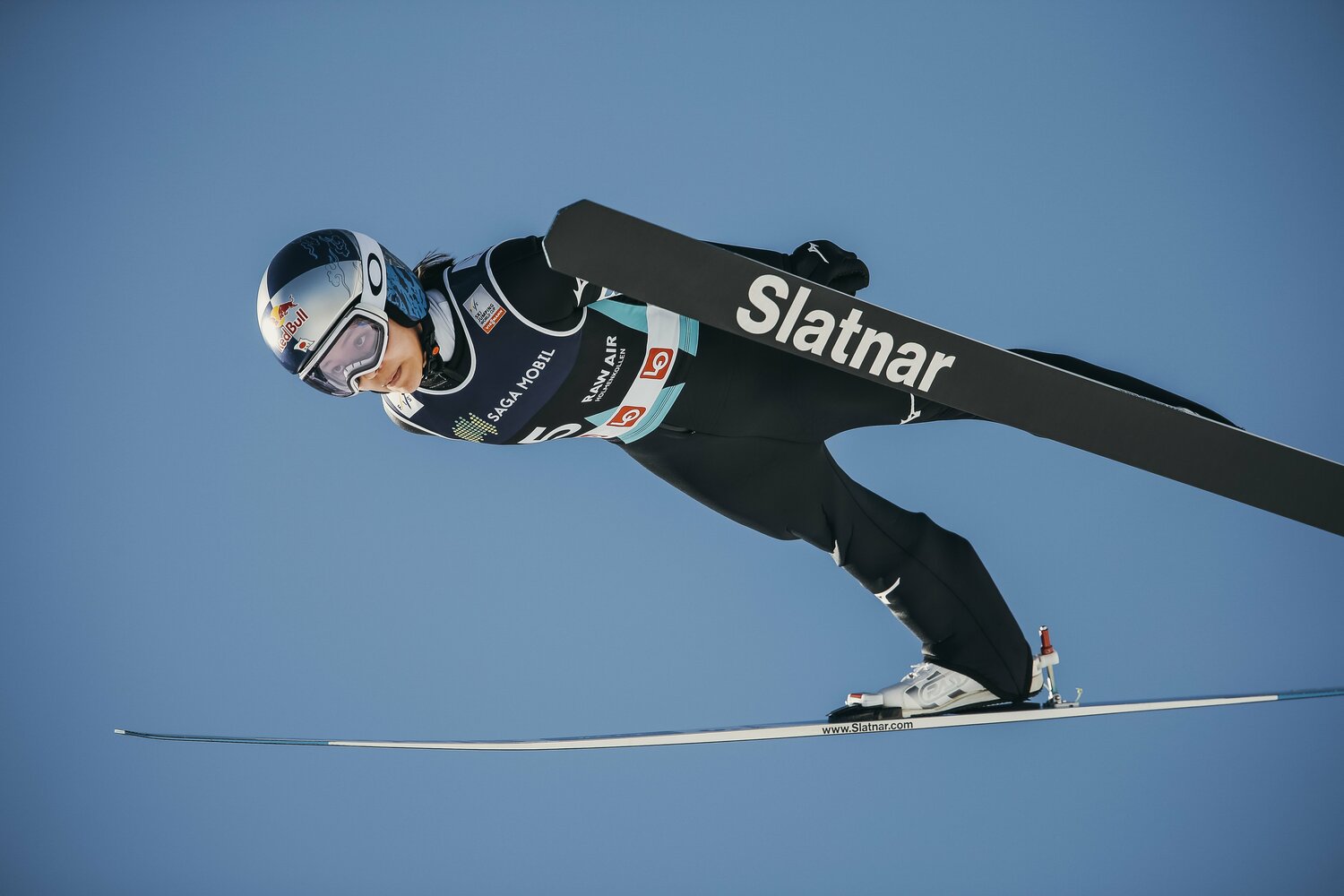 五輪直後のW杯第1戦目で優勝した高梨、続く2戦目も3位表彰台に入る好調を見えている　©Getty Images