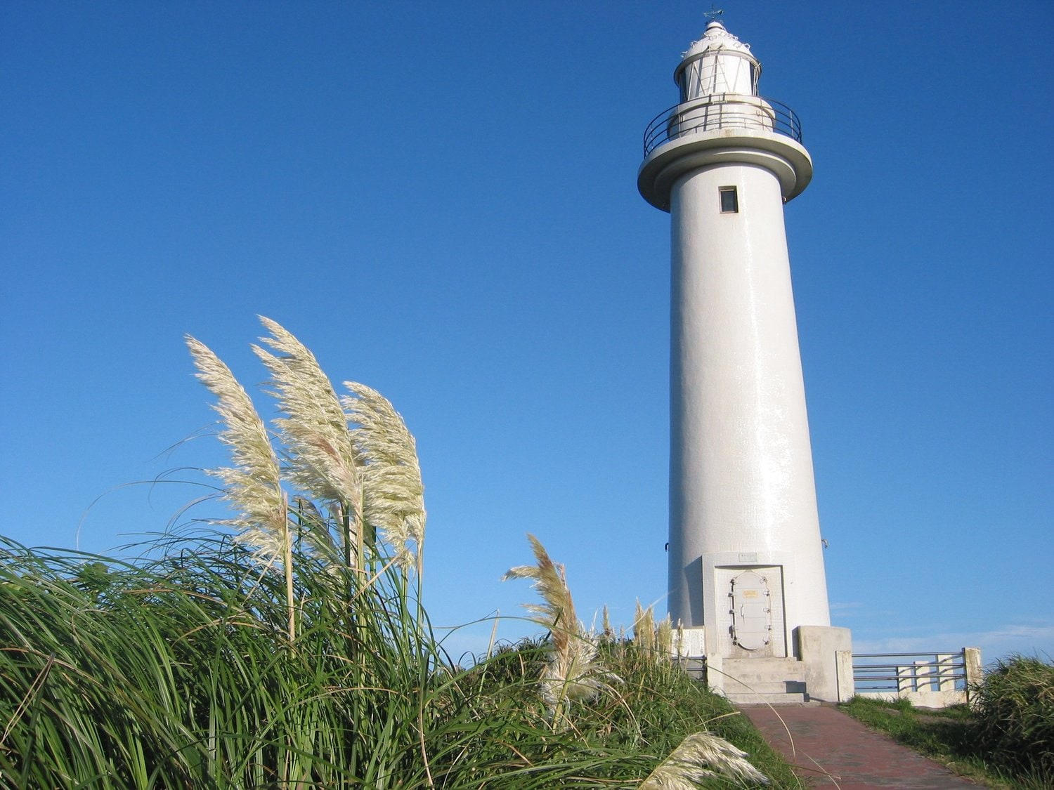 日本テレビの青春シリーズのロケ地に使用されてきた静岡県・下田の爪木崎灯台 ©︎Keisuke Takagi