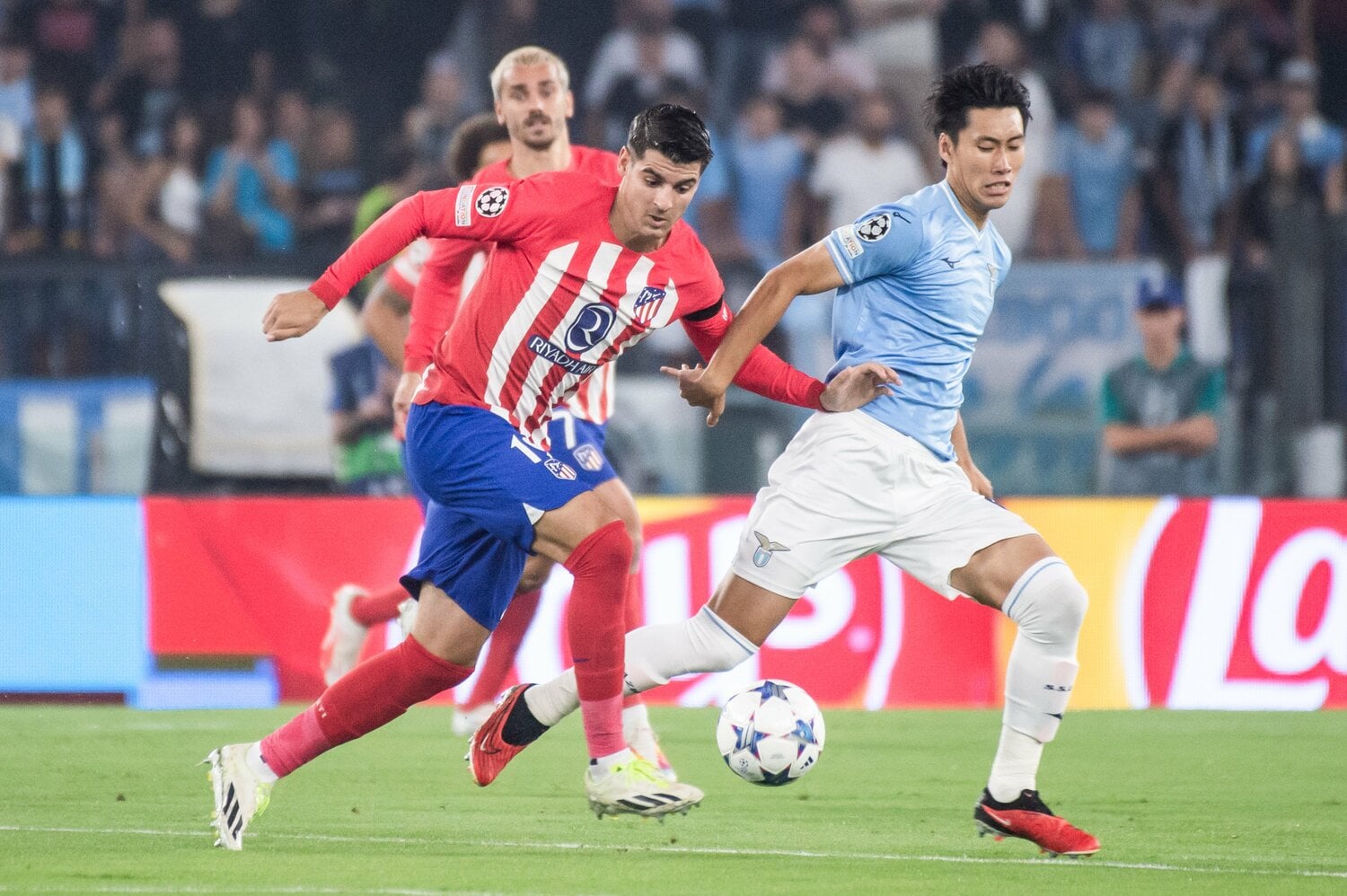 CLでの鎌田。1週間に2試合ペースが続く中で、ラツィオはチーム状況を好転できるか　©Getty Images