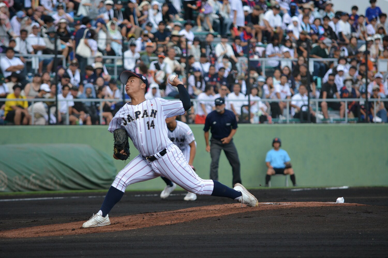 アメリカ打線を力で抑え込む末吉良丞 ©Takarin Matsunaga