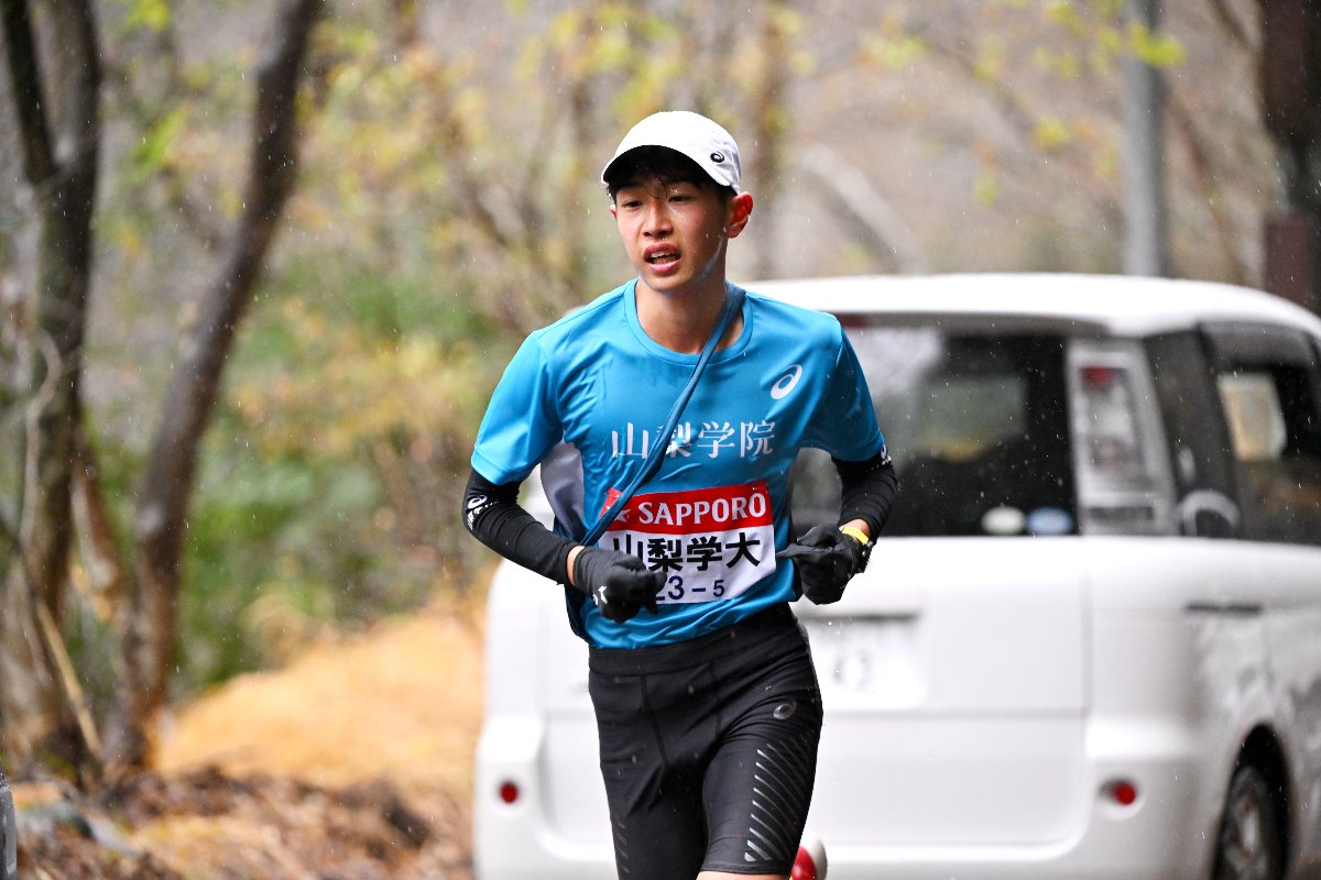 2年生時に初出場した箱根駅伝は、雨中の5区を区間11位で走りきった ©Getsuriku