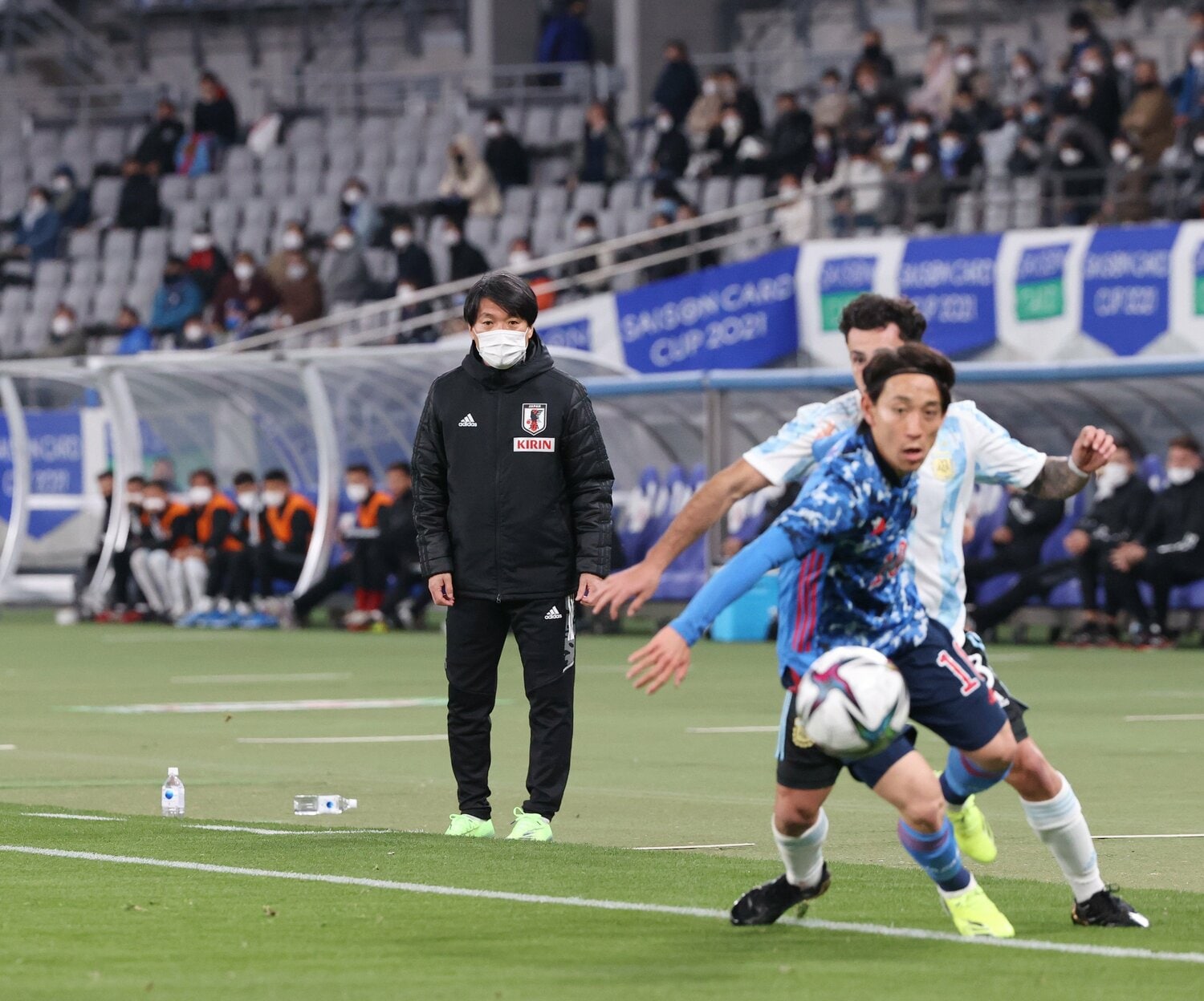 21年のU-24アルゼンチン代表戦では指揮を執った　©JIJI PRESS