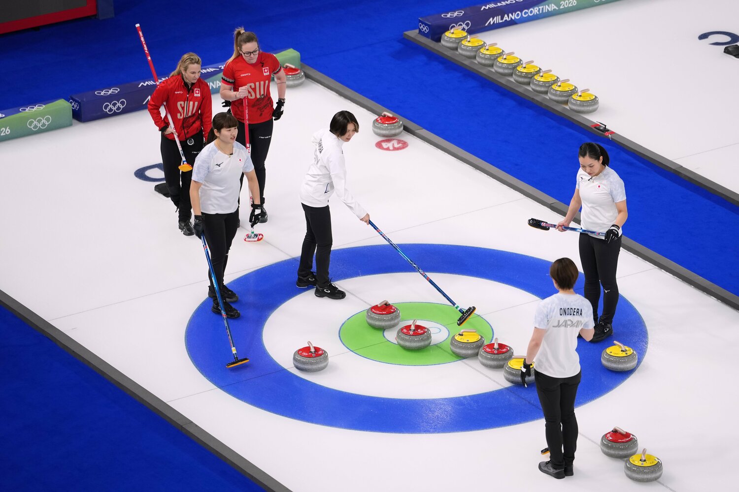 スイス戦で戦略を相談するフォルティウスの選手たち　©Tsutomu Kishimoto/JMPA