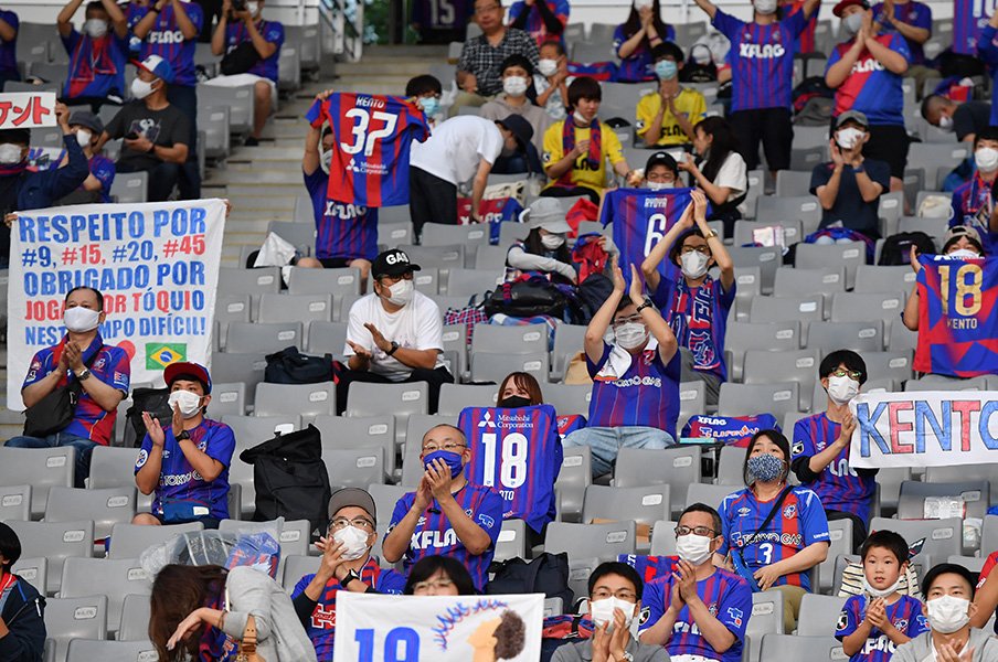 拍手はJリーグ観戦を豊かにする。FC東京の好プレーに響いた効用とは。＜Number Web＞ photograph by J.LEAGUE