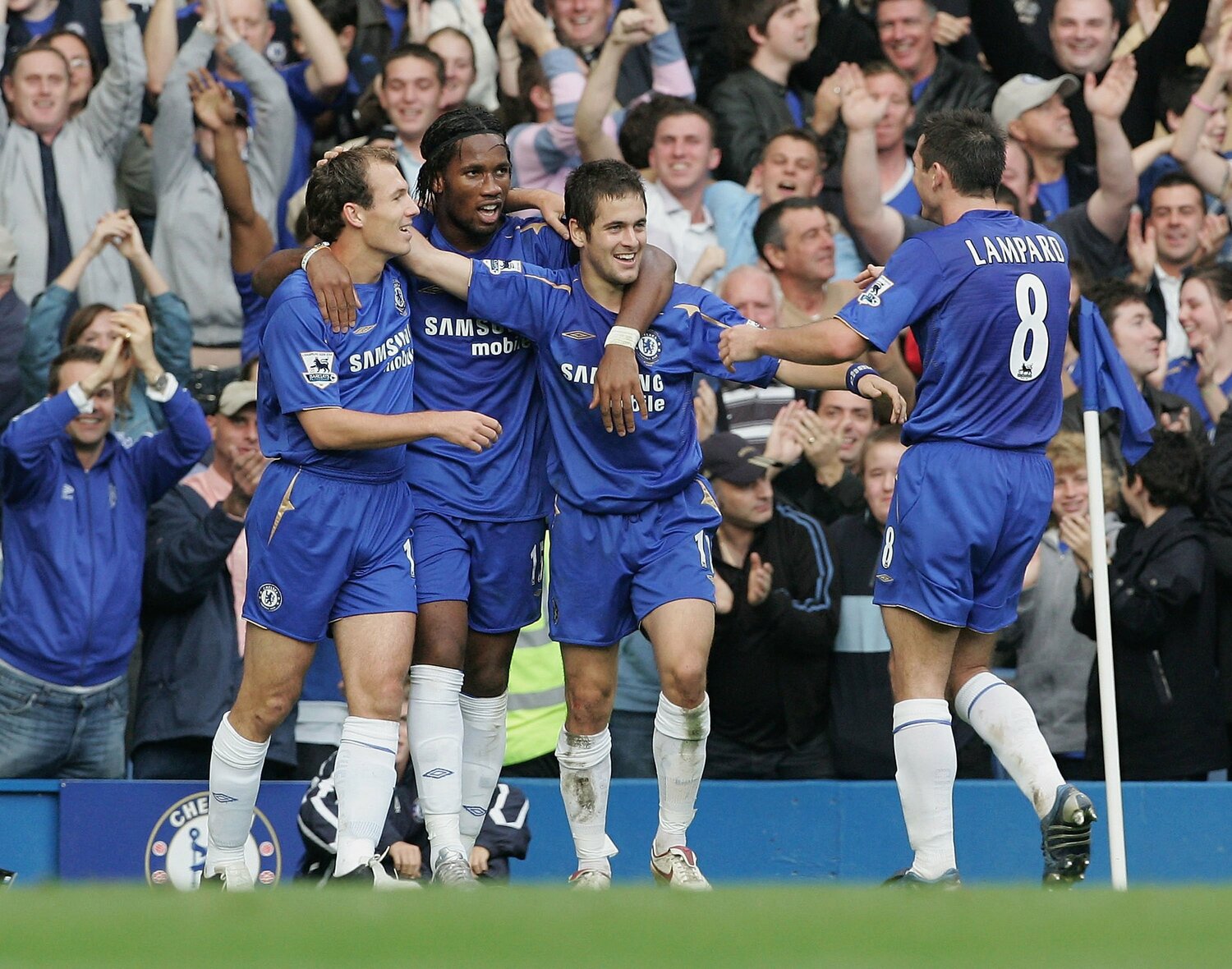 元イングランド代表MFのジョー・コール氏（中央）。チェルシーには2003～10年に在籍し、プレミアリーグ3度制覇など黄金期を築いたひとり。41歳になった現在は解説者を務めている　©Getty Images