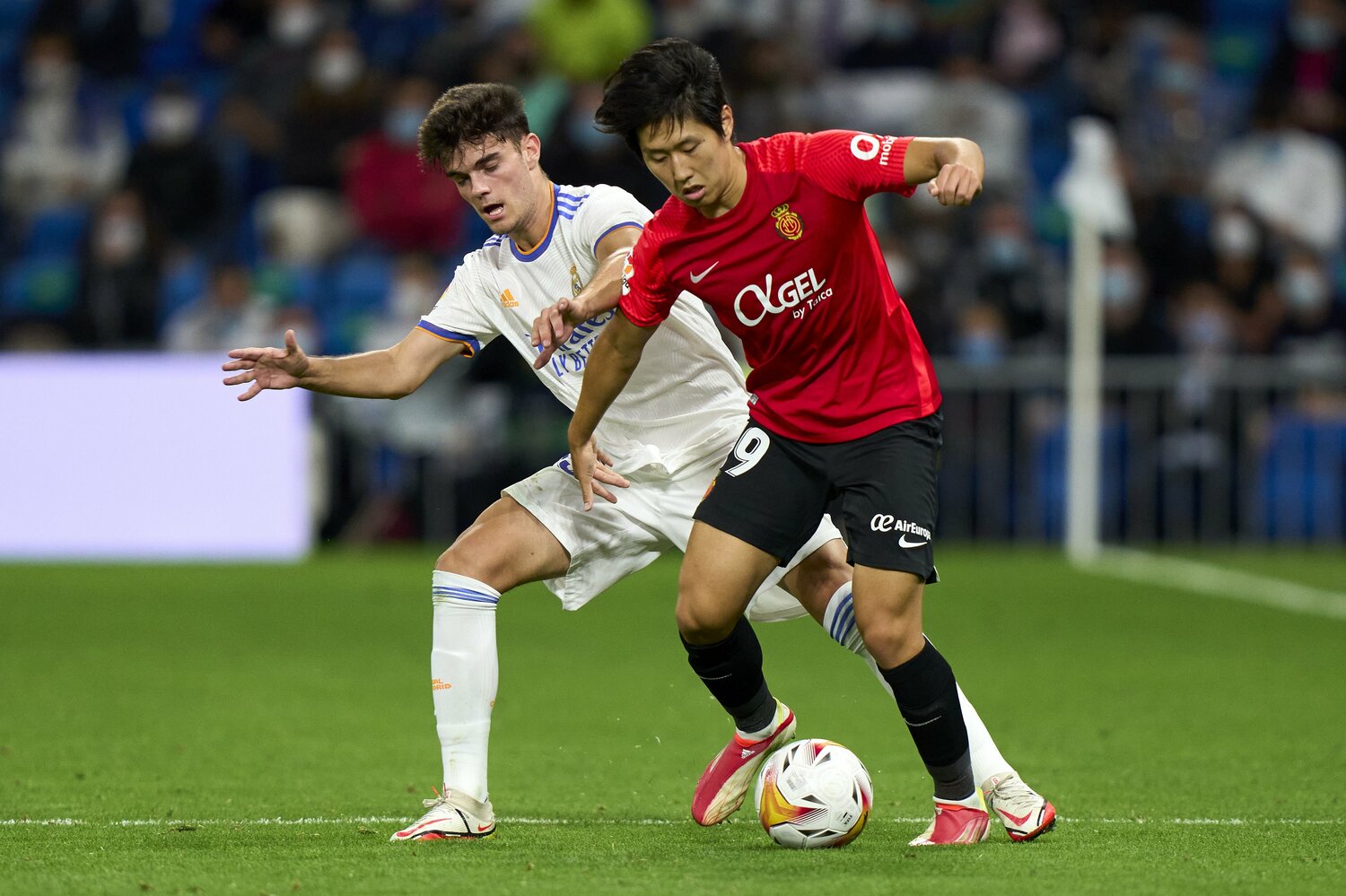 久保と同じマジョルカ所属のイ・ガンインも、10歳でスペインへ渡り、バレンシアの下部組織でプレーした経歴を持つ　©︎Getty Images