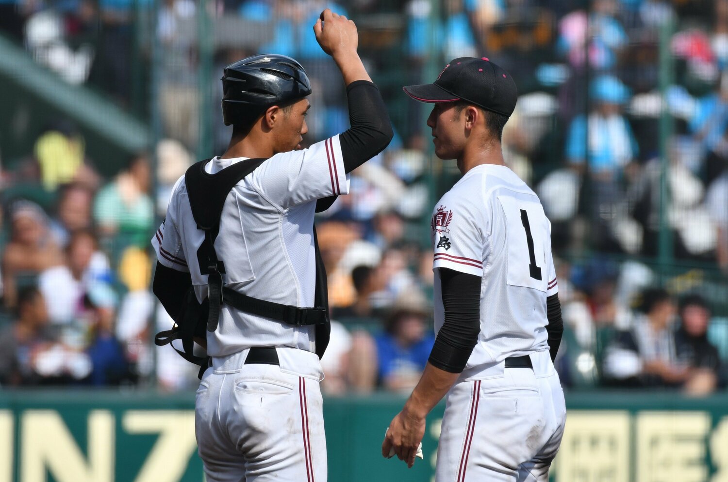 2017年夏の甲子園での中村と平元 ©Hideki Sugiyama