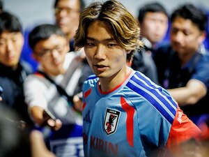 「皆によろしく頼む」遠藤航が日本代表離脱直前、部屋へ駆け付けた新キャプテン板倉滉に…涙の渡辺剛、吉田麻也は「僕も長友も長谷部コーチもいる」
