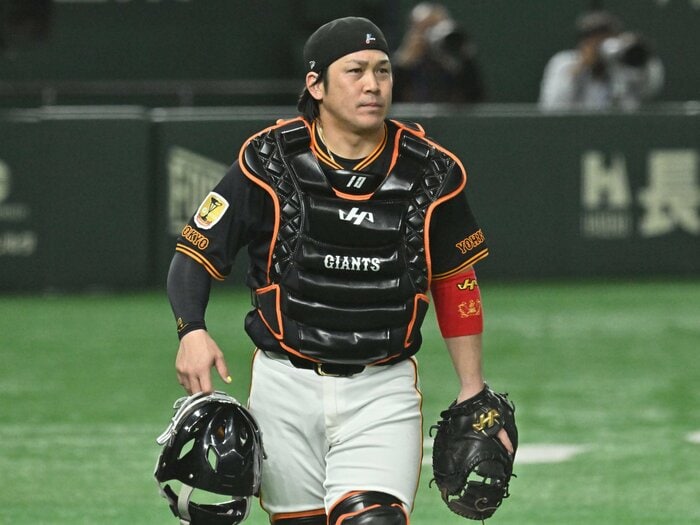 「やっぱり甲斐さんの準備力というか…」甲斐拓也は巨人に何をもたらしたのか? 阿部慎之助監督も絶賛する攻守の存在感「他の打者も真似してほしい」<Number Web> photograph by Hideki Sugiyama