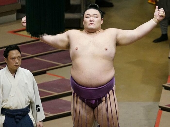 大関・朝乃山と番記者が一緒に“深夜外出した”問題…他紙デスクに聞く「番記者の関係は近すぎたのか?」<Number Web> photograph by KYODO