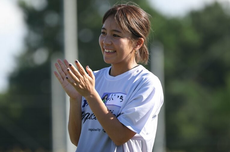 昨年9月、引退発表後に参加したJFAファミリーサッカーフェスティバルにて。岩渕真奈が積み上げてきた実績と影響力は後進の発展に大きく活かされる ／ photograph by JFA/AFLO