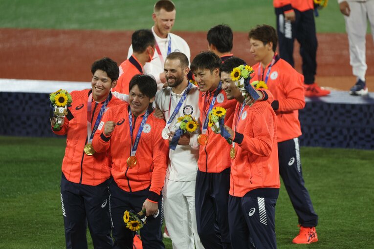 ソフトバンク組で記念撮影（東京五輪）©︎JMPA