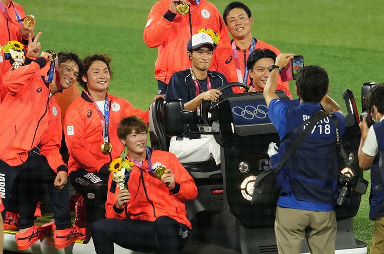 東京五輪金メダリストとなった栗林、伊藤大など昨季はルーキーの当たり年だった　©JMPA