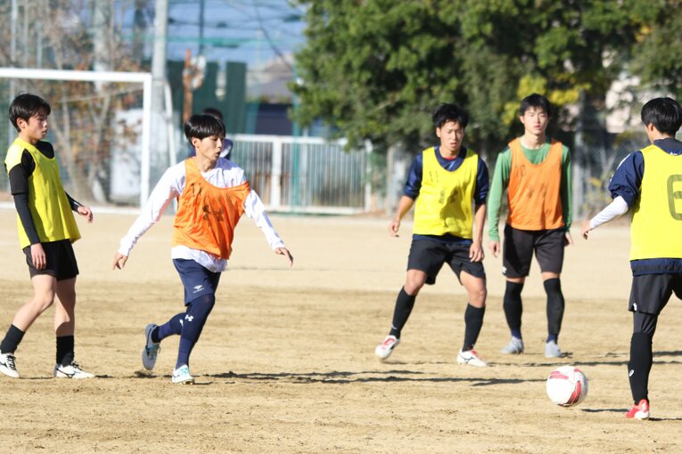 徳島商業高校サッカー部の練習風景（2021年11月撮影）　©︎Takahito Ando