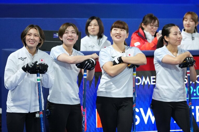 固い絆で結ばれたカーリング女子日本代表・フォルティウスのメンバー ／ photograph by Tsutomu Kishimoto/JMPA