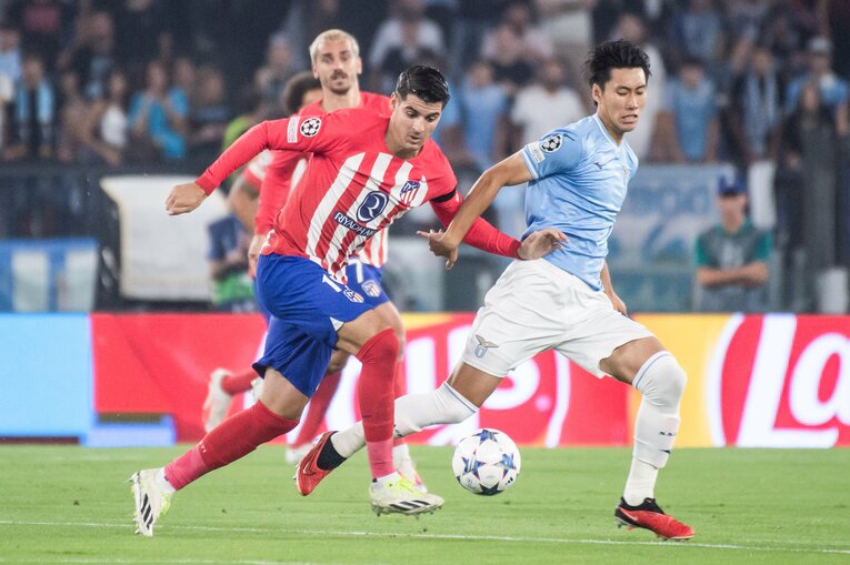 CLでの鎌田。1週間に2試合ペースが続く中で、ラツィオはチーム状況を好転できるか　©Getty Images