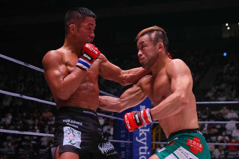 “際の攻防”でも強さを見せ、井上直樹との準決勝へと駒を進めた　©RIZIN FF