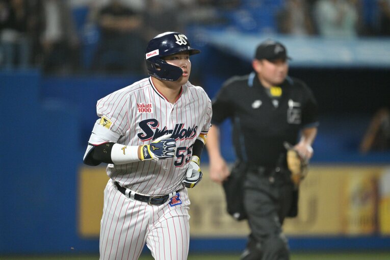 ヤクルト村上宗隆。17年ドラフトで清宮の外れ1位として指名されたという共通点もある　©︎Hideki Sugiyama