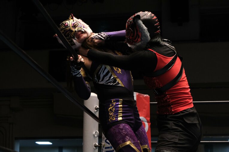 タイガー・クイーンを激怒させた“ヒール殺法”…乱入に凶器攻撃、待望のライバルは何でもありの“闇の軍団”？(24)