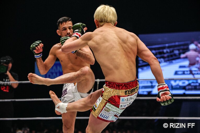 鈴木千裕vs.クレベル・コイケ　©RIZIN FF