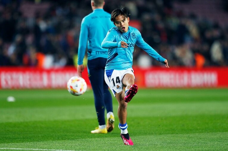 「クボのことは知ってるよ」バルササポに久保建英が笑顔で… 放送なしが惜しい「名手ブスケッツが声を荒げた」鮮烈プレー〈現地撮影〉(7)