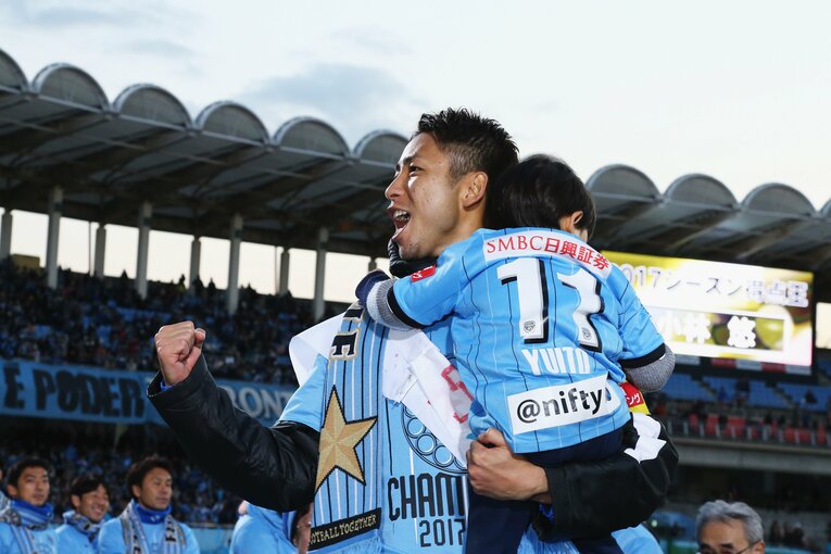 2017年、小林悠は得点王とMVPをダブル受賞し川崎Fを初優勝に導いた　©Getty Images