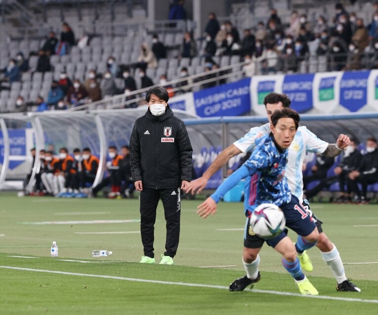 21年のU-24アルゼンチン代表戦では指揮を執った　©JIJI PRESS