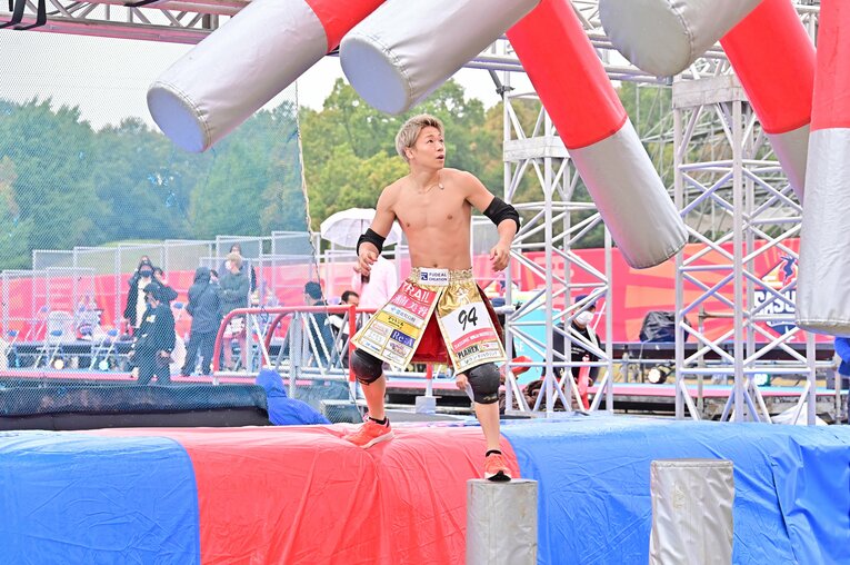 2021年の『SASUKE』でフィッシュボーンに挑む武尊　©TBS