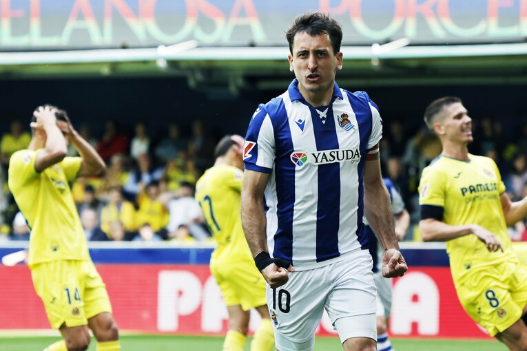 「地獄でした」久保建英がコメント“負けに等しいドロー”語られていない光景…微妙判定に敵地騒然→怒りの古巣監督にタケが《カメラマン激写》(8)