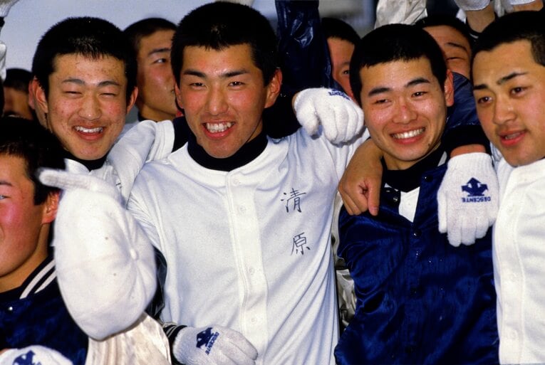 PL学園のチームメイトと肩を組む清原と桑田 ©︎Katsuro Okazawa/AFLO