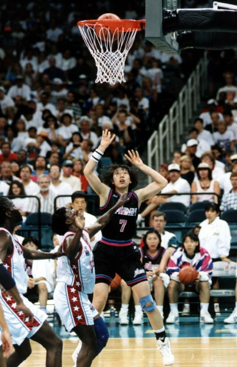 アトランタ五輪準々決勝アメリカ戦で22得点を挙げた萩原美樹子　©Sankei Shimbun