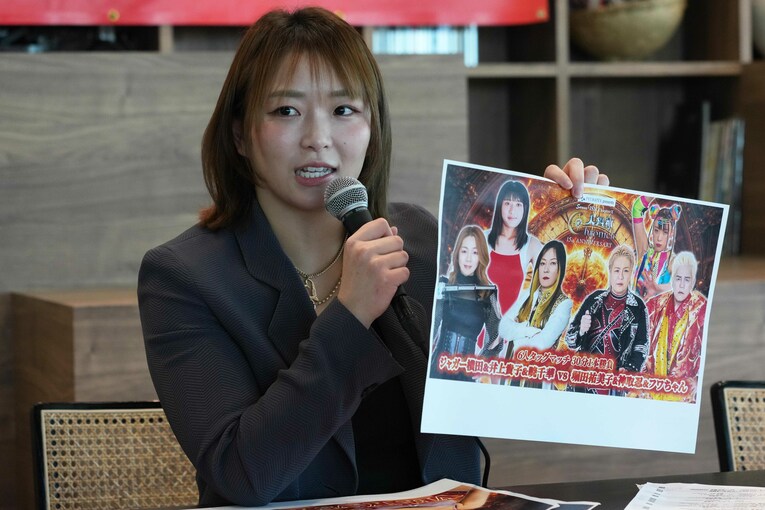 フワちゃんと暁千華をレジェンドたちとの6人タッグに入れた意図を説明するSareee 　©Essei Hara