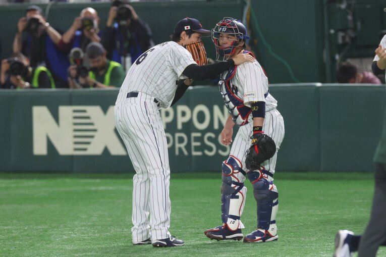 身長差エグイ…2023年WBCでの大谷と甲斐　©Naoya Sanuki