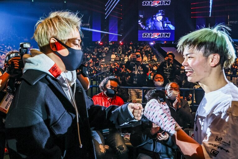 試合後には武尊と言葉をかわすシーンも。これが「世紀の一戦」実現への布石となった　©RIZIN FF Susumu Nagao