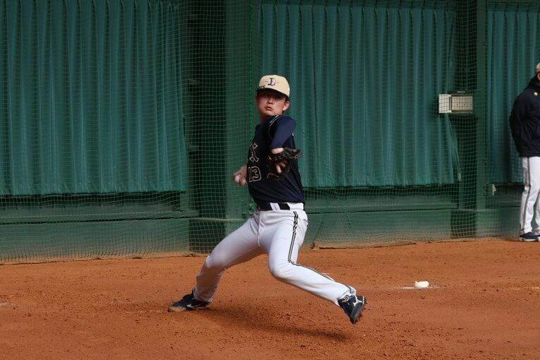 キャンプでの寺西　©Fumi Sawai