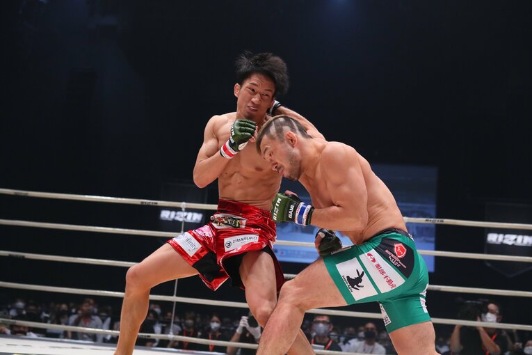 vs扇久保博正（1R・TKO勝利、2020年8月10日）　©RIZIN