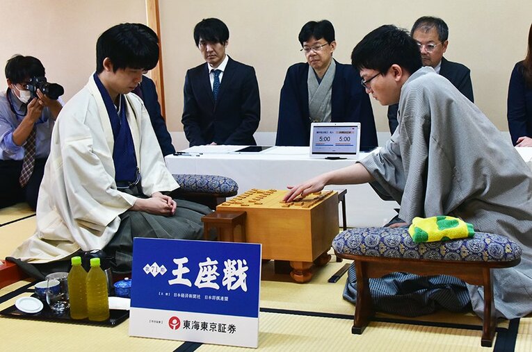 藤井聡太竜王名人が逆転劇で2勝目を挙げた王座戦第3局。永瀬拓矢王座の心境はどのようなものだったか ／ photograph by 日本将棋連盟