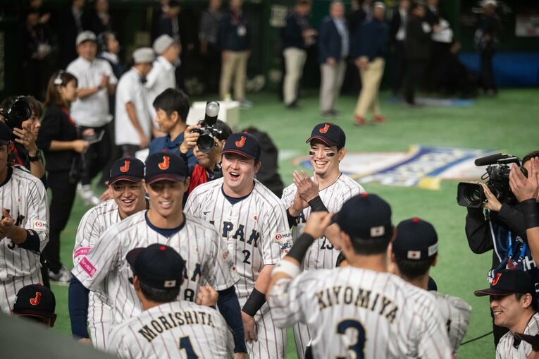 決勝・台湾戦の試合前の円陣で声出しを務めた辰己。「未来から来た男」の言葉は賛否両論を呼んだが…　©︎Nanae Suzuki