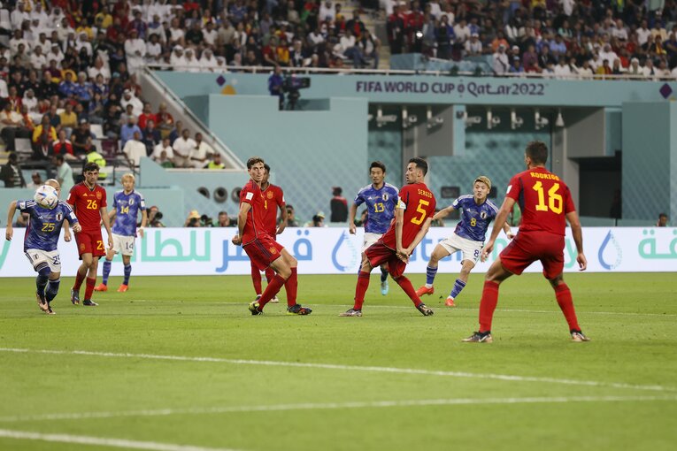 堂安律の同点ゴール連続写真（4枚目／全12枚）©Kaoru Watanabe/JMPA